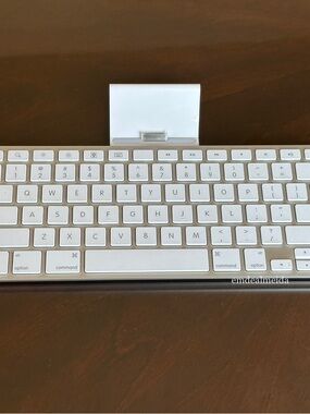 Apple iPad Keyboard Dock A1359 30-Pin 1st, 2nd Generation iPad Accessory, Works